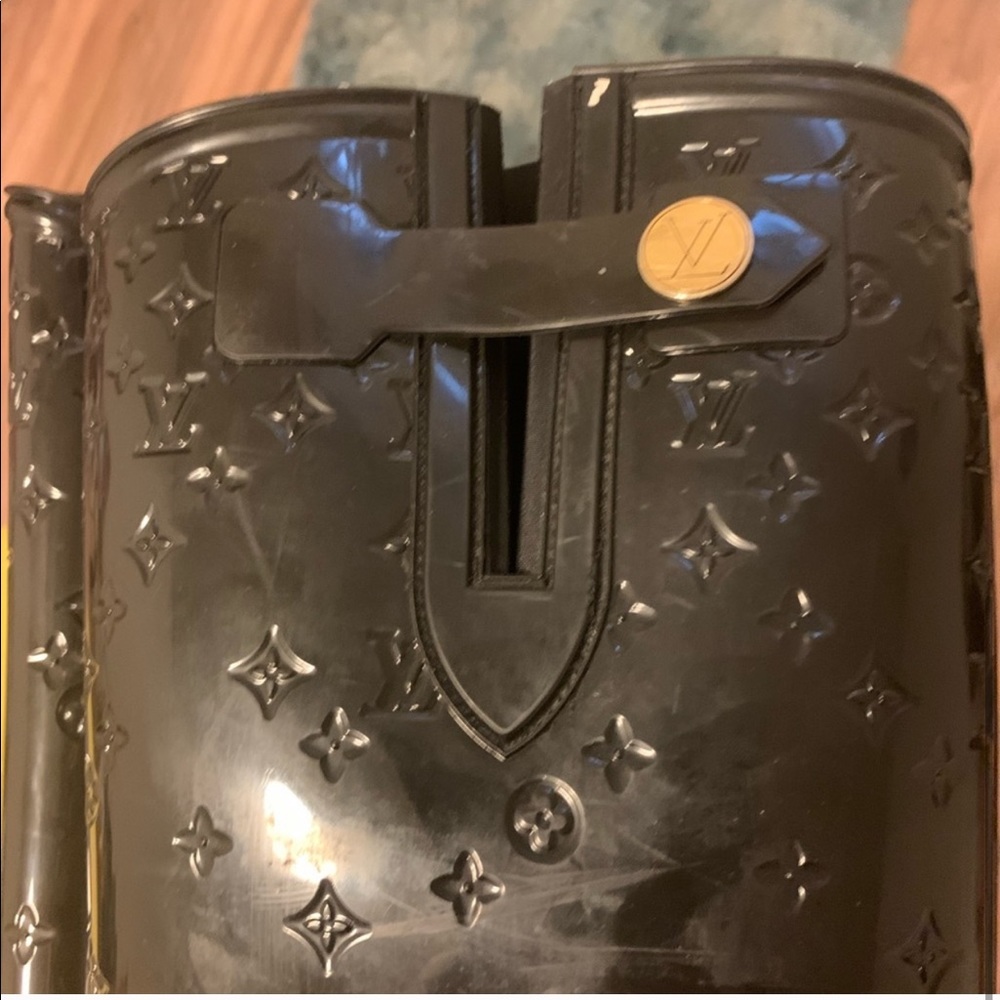 - Authentic Louis Vuitton Rain boots - Picture 4 of 7